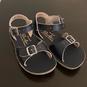 Hoy Sun-San surfer sandals - like new!